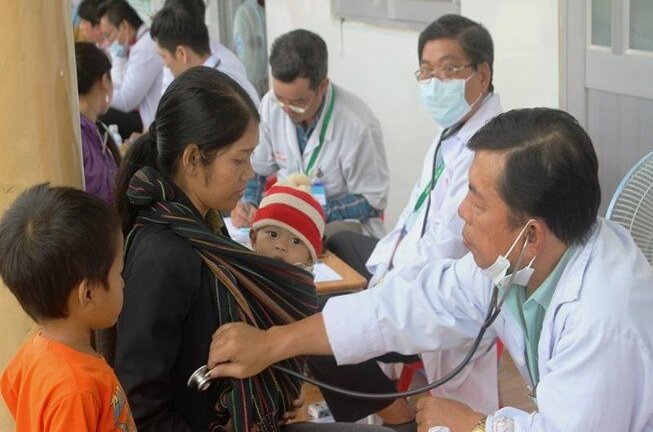 Gặp các 'bác sĩ quốc dân' qua ứng dụng khám bệnh online