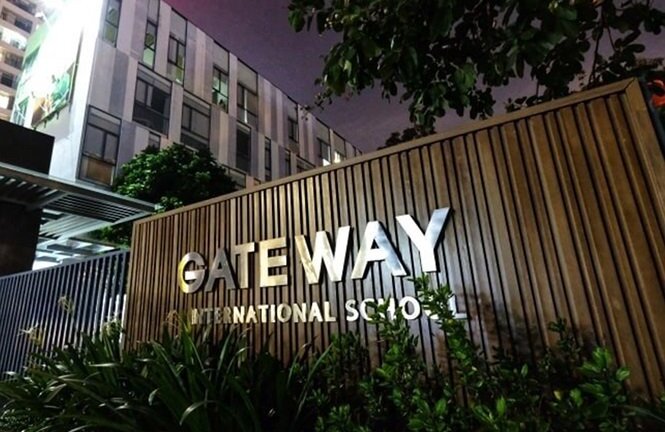 Trường Gateway nửa đêm thay thông báo, gọi cái chết của bé trai lớp 1 là sự việc đáng tiếc, tuyên bố dạy học bình thường
