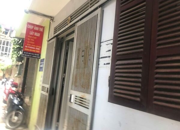 Công ty vận tải đưa đón học sinh trường Gateway 'âm thầm' dỡ biển