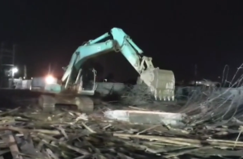 Video: Đang giải cứu nạn nhân mắc kẹt trong vụ sập giàn giáo cây xăng ở Hải Phòng