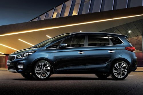 Kia Rondo giá 585 triệu đồng có gì khác đối thủ cùng phân khúc?