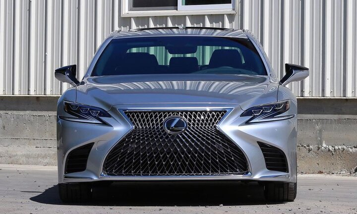 Lexus LS 500 bị triệu hồi tại Việt Nam vì sự cố lốp xe