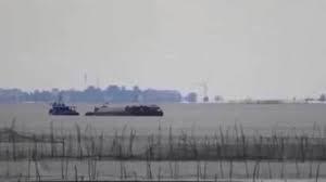 'Thành phố ma bí ẩn' tái xuất lơ lửng giữa hồ