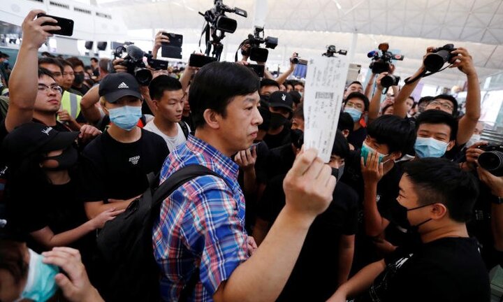 Người biểu tình trở lại, sân bay Hong Kong tiếp tục 'thất thủ'