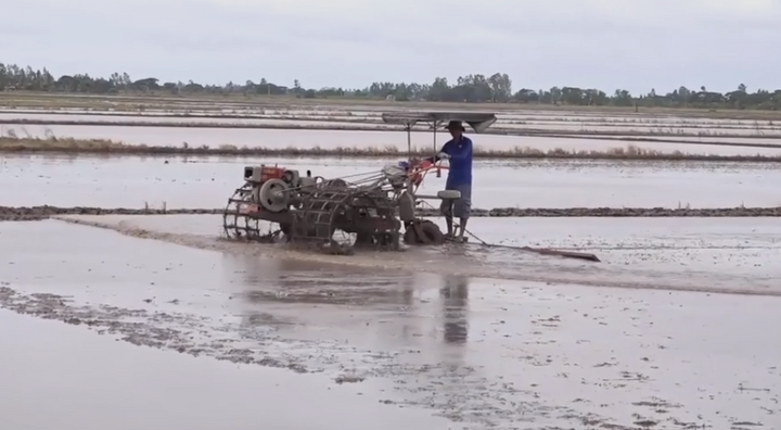 Video: Máy cào đất đa năng của thợ cơ khí miền Tây