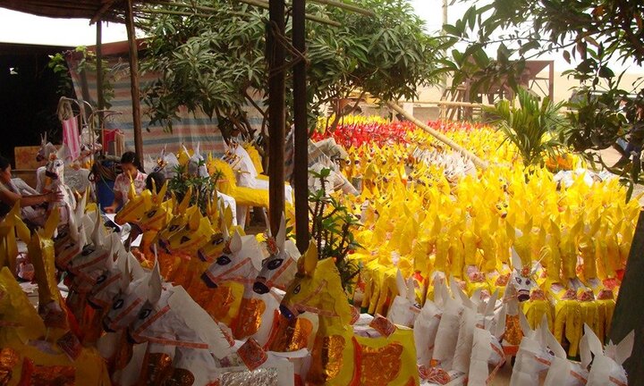 Quái gở chuyện đốt vàng mã ngút trời để tặng... người chết