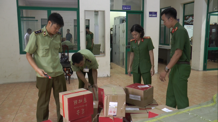 Thu giữ hàng nghìn chiếc bánh trung thu trứng chảy nhập lậu từ Trung Quốc