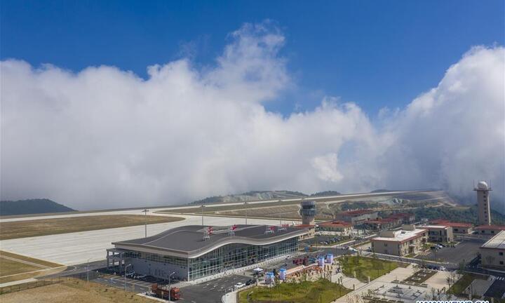 Bên trong sân bay nằm trên 'biển mây' vừa mở cửa tại Trung Quốc