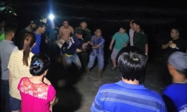 Tìm thấy thi thể 4 du khách bị sóng cuốn khi tắm biển Bình Thuận