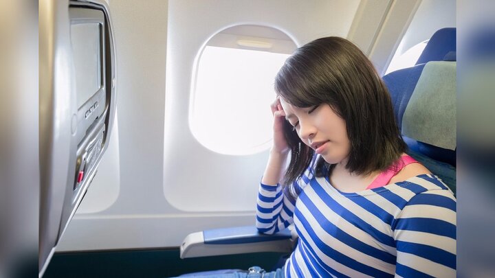 Những biến đổi tai hại của cơ thể khi ngồi trên máy bay