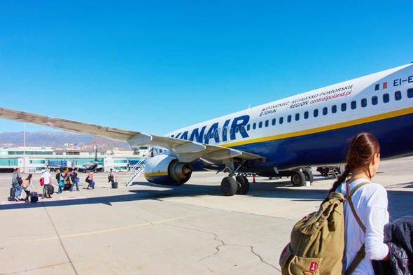 Gây rối tại sân bay nước ngoài, hành khách bị xử phạt thế nào?