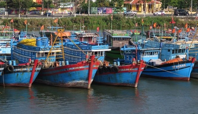 Ngư dân lao đao vì tàu không đủ dài phải nằm bờ