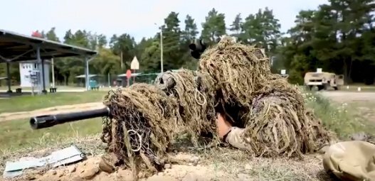 Video: Pha mở nắp chai bằng đường đạn hoàn hảo tới mức kinh ngạc