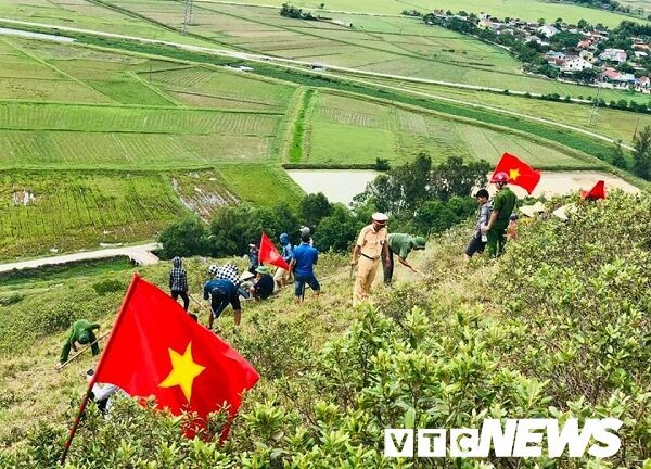50 năm, dòng chữ 'Bác Hồ sống mãi' trên núi vẫn không phai mờ