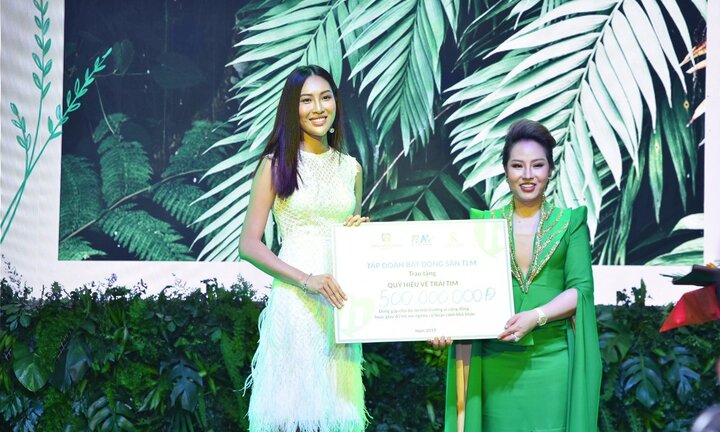 500 triệu đồng được trao cho quỹ Hiểu về trái tim tại sự kiện tri ân của Tập đoàn TLM