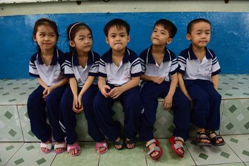 5 đứa trẻ trong ca sinh năm đầu tiên của Việt Nam háo hức vào lớp 1