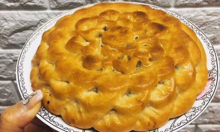 Chị em 'phát sốt' với bánh Trung thu khổng lồ đắt đỏ