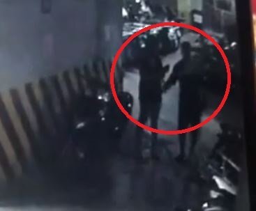 Clip tố cáo người đàn ông sàm sỡ cô gái dưới hầm tòa nhà ở Hà Nội