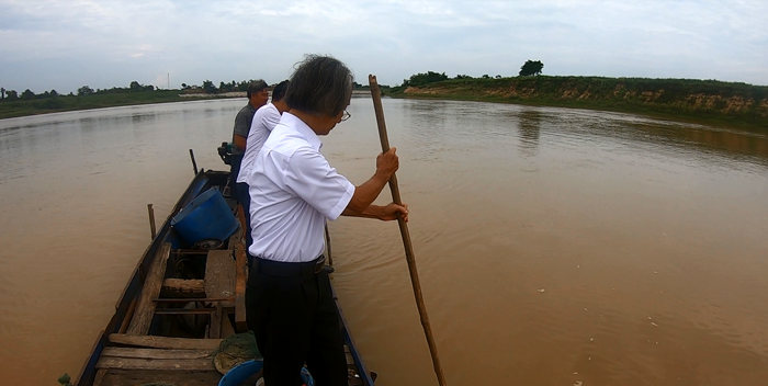 Lặn xuống sông Chu tìm ngôi mộ cổ khổng lồ nghi của vợ vua Lê Lợi