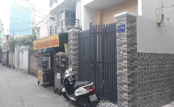 Khởi tố người phụ nữ tạt dầu sôi vào hàng xóm vì bị nhắc nhở việc dựng xe