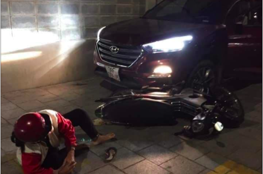 Người đàn ông lái ô tô đâm 2 người ở chung cư: Do tranh giành chỗ đỗ xe