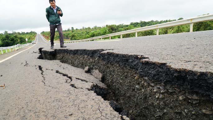 Đường tránh 200 tỷ đồng chưa dùng đã nứt: Bộ trưởng GT&VT yêu cầu xử lý mạnh tay