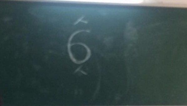 Đề Văn chỉ có một số sáu và hai ký tự 'lạ' khiến học sinh thích thú phân tích