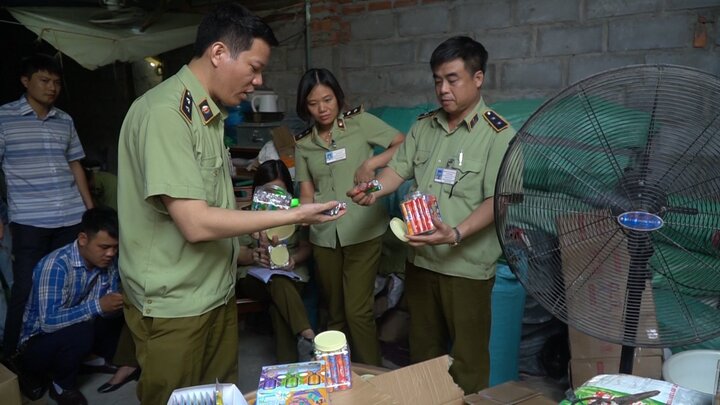 Bắt giữ hơn 50 tấn bánh kẹo, đồ chơi Trung thu nhập lậu Trung Quốc