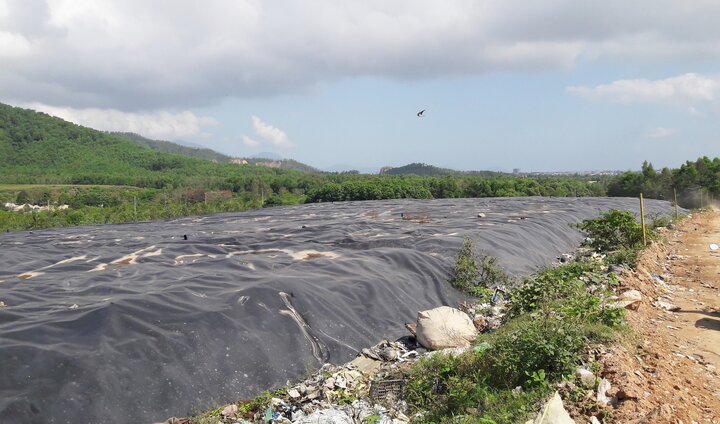 Chi hàng chục tỷ đồng ‘bịt’ mùi hôi từ bãi rác duy nhất của Đà Nẵng