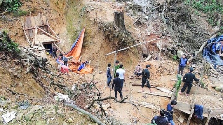 Công an Quảng Nam đột kích mỏ vàng Bồng Miêu, đẩy đuổi cả trăm ‘vàng tặc’