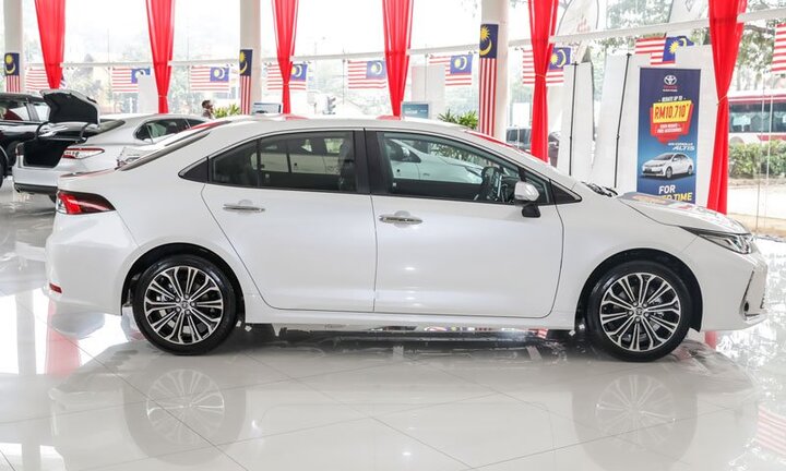 Cận cảnh Toyota Corolla 1.8G 2019, giá gần 800 triệu đồng