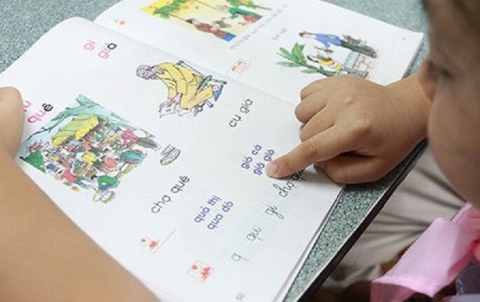 Trẻ mới đi học bị cô 'vạch tội, chê bai', cha mẹ có nên phản ứng mạnh?