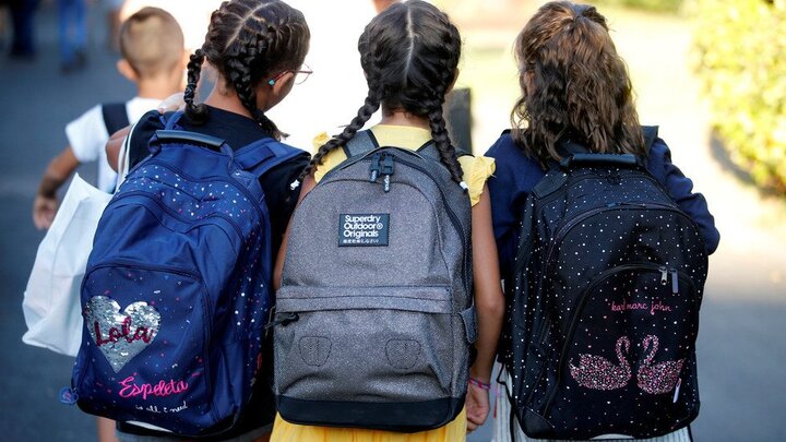 Phụ huynh phẫn nộ khi trường hướng dẫn học sinh tiểu học 'tự kích thích' trên giường, trong nhà tắm