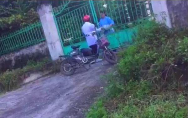 Clip: Cán bộ trung tâm nhân đạo ăn chặn hàng từ thiện của người già, trẻ tàn tật