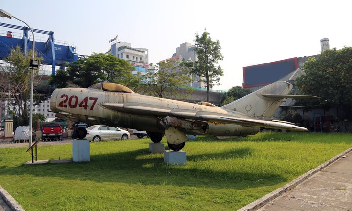Cận cảnh MiG-17: Tiêm kích cùng anh hùng Nguyễn Văn Bảy bắn rơi 7 máy bay Mỹ