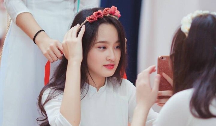 Ảnh: Vẻ đẹp vạn người mê của Đại sứ trường Ams 2019 học giỏi, đa tài