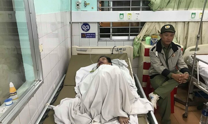 Công an truy tìm nhóm côn đồ đánh nhà báo đến xuất huyết não