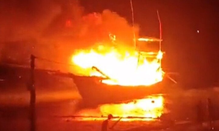 Chìm tàu cá sau cháy nổ, 6 ngư dân may mắn thoát chết