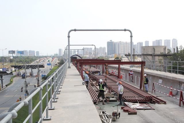 Đại công trường metro ở TP.HCM ngổn ngang kéo dài, nhiều tiểu thương điêu đứng
