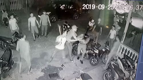 Nổ súng trấn áp nhóm côn đồ đánh nhau, 3 công an Kon Tum bị thương