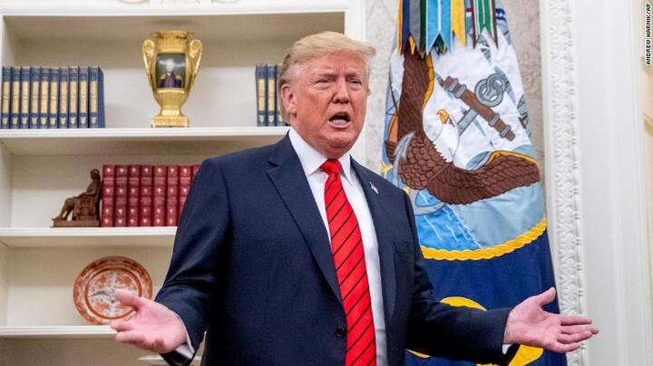 Tổng thống Trump vừa trao thêm cơ hội cho đảng Dân chủ để luận tội mình?