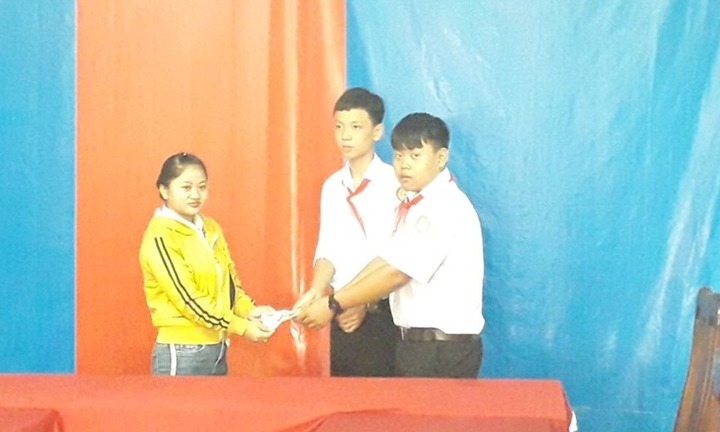 Hai học sinh lớp 9 nhặt được túi tiền trả lại người đánh rơi