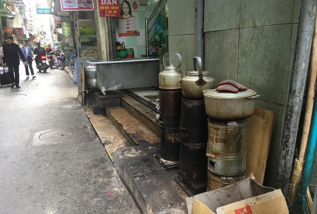 Hà Nội sẽ cấm đốt rơm rạ, vận động ngừng dùng than tổ ong