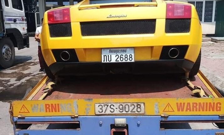 Siêu xe Lamborghini Gallardo biển số Lào xuất hiện tại Hà Tĩnh