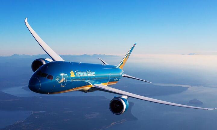 Đang làm rõ nguyên nhân máy bay Vietnam Airlines bị cắt lốp, cán đinh