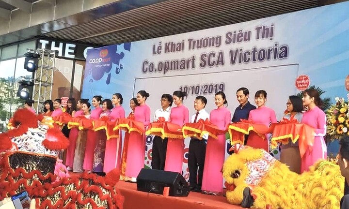 Saigon Co.op thay ‘áo mới’ Co.opmart cho 3 siêu thị Auchan ngay ngày giải phóng Thủ đô