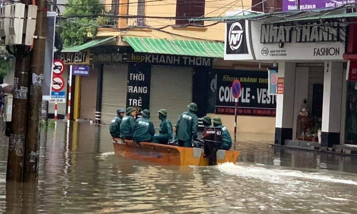 Mưa lớn ở Nghệ An làm 2 người chết, hơn 5.000 ngôi nhà bị ngập