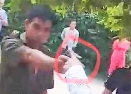 Phó trưởng công an xã rút súng dọa dân: Công an tỉnh lên tiếng