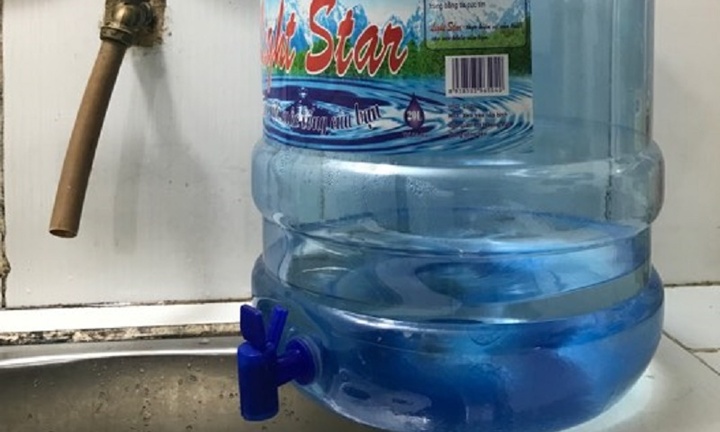 Ra công văn hỏa tốc ngăn việc tăng giá nước đóng chai, bình ở Hà Nội