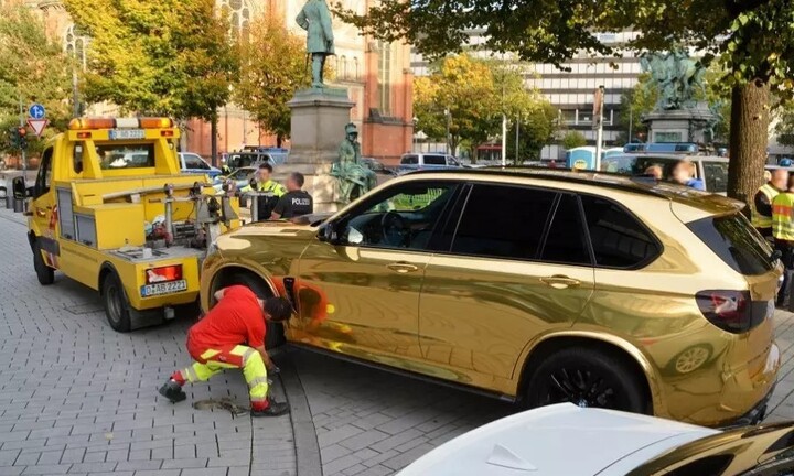 Xe sang BMW X5 bị cảnh sát tịch thu vì mạ vàng sáng chói